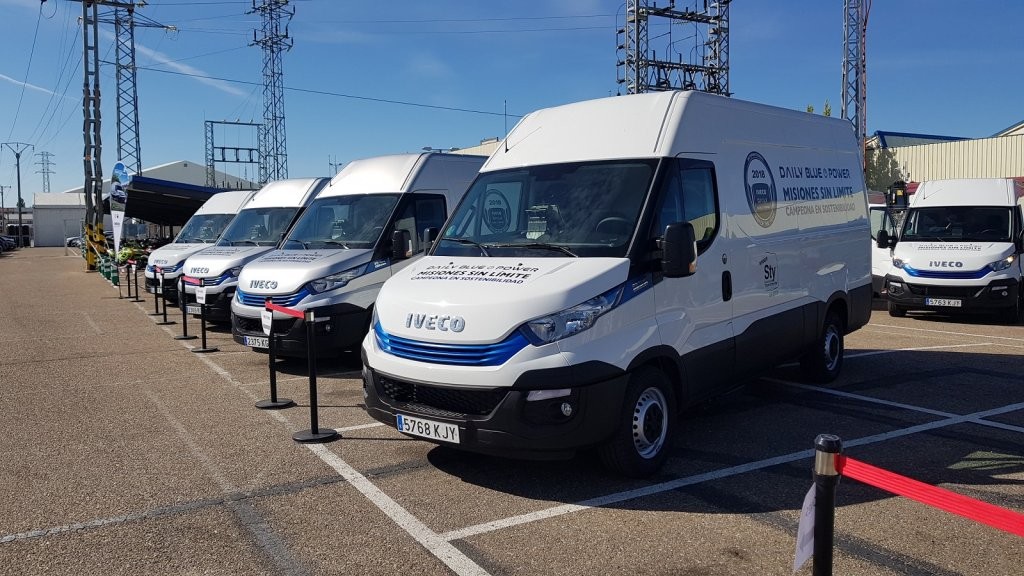 El equipo comercial de Talleres Fandos asistió ayer a la jornada de formación de la nueva gama ecológica de IVECO, la Daily Blue Power