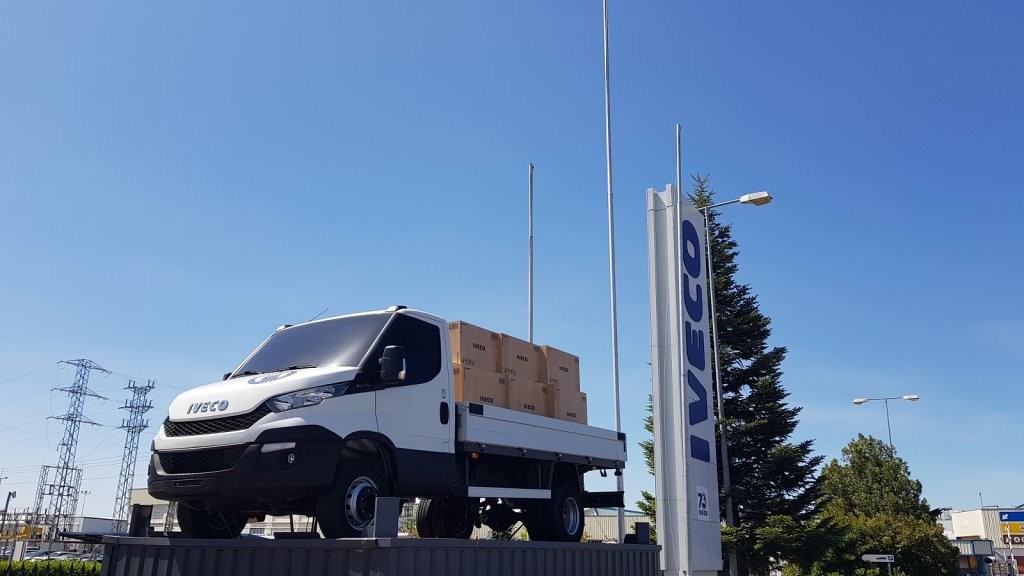 El equipo comercial de Talleres Fandos asistió ayer a la jornada de formación de la nueva gama ecológica de IVECO, la Daily Blue Power